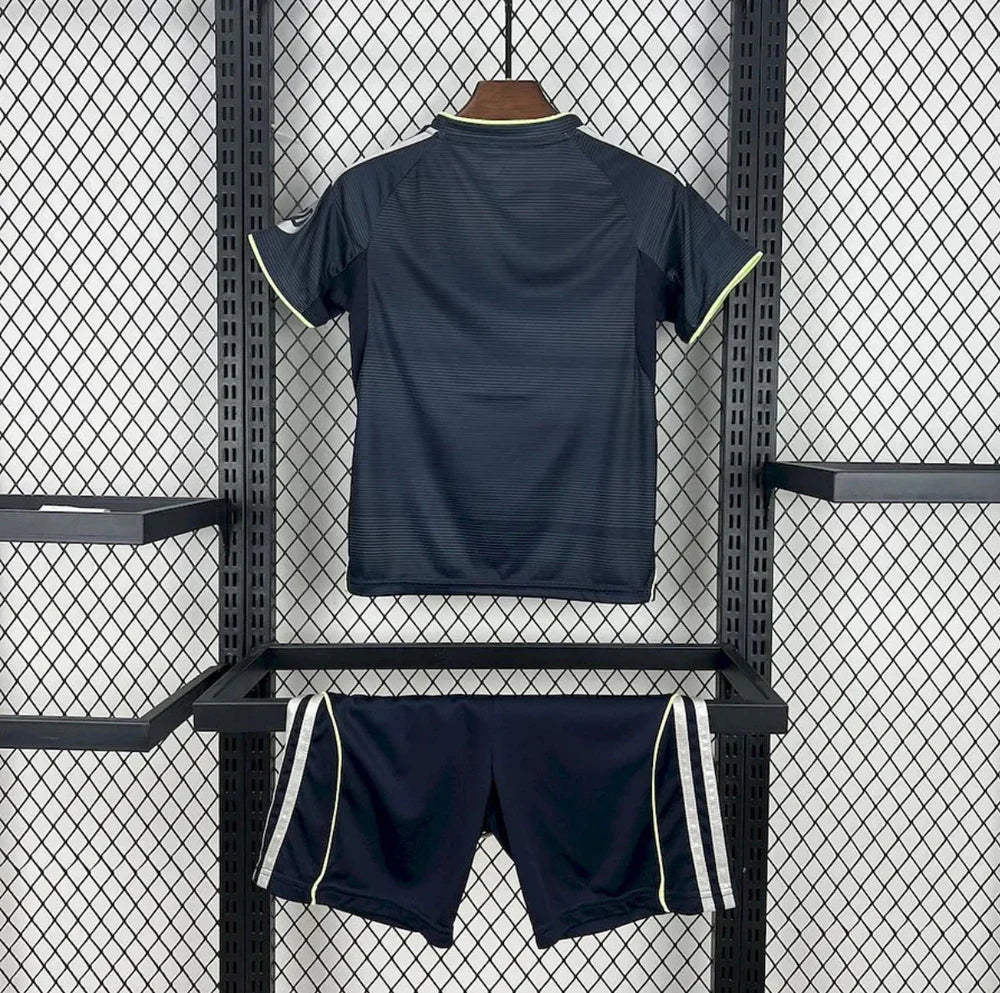 Kits Enfants Real Madrid 2025/26 Extérieur